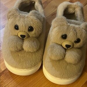 NWOT  never worn Cozy Bear Slippers in Cream